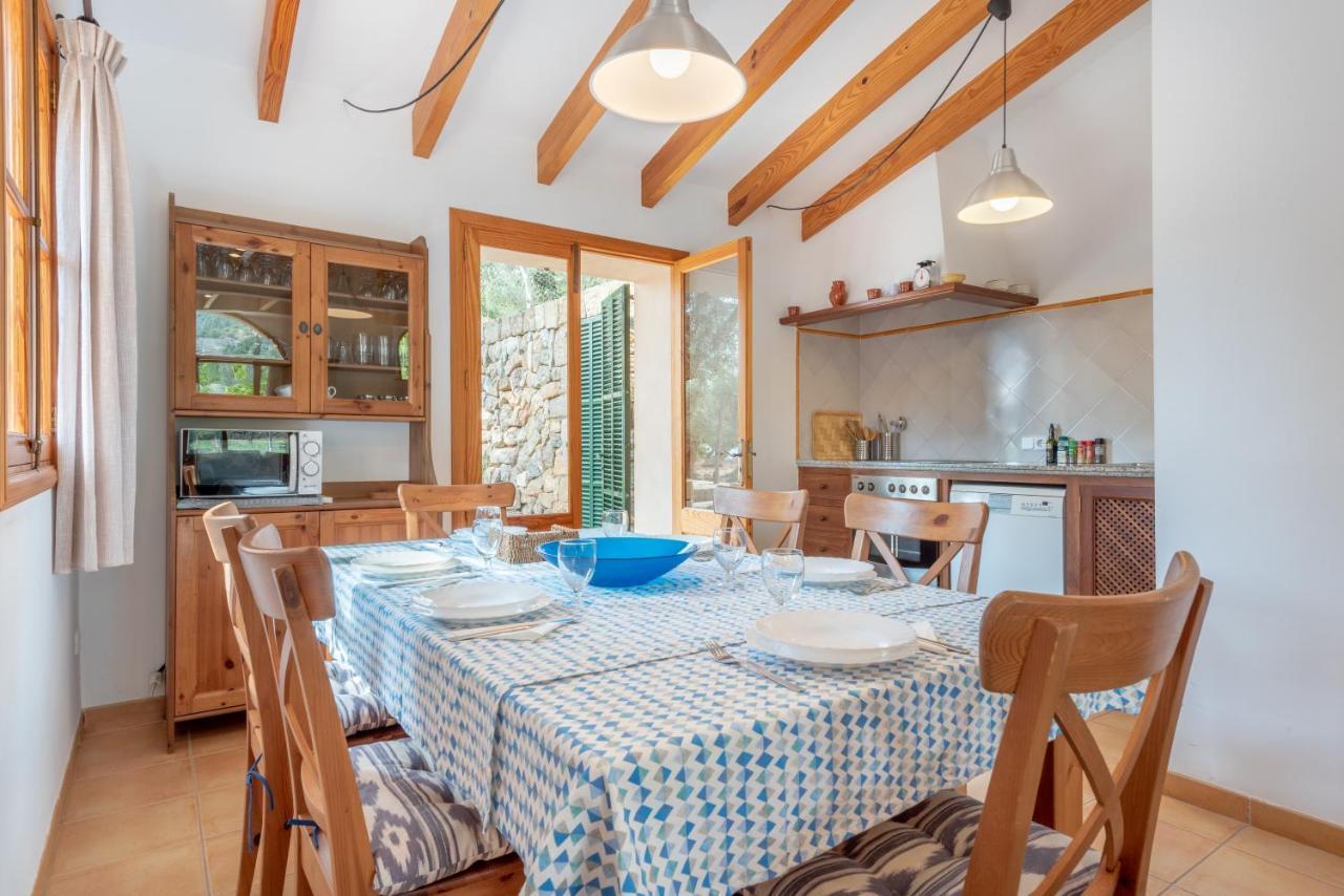 Semi-detached Sunny Country House, Near Gr221 Ferienhaus