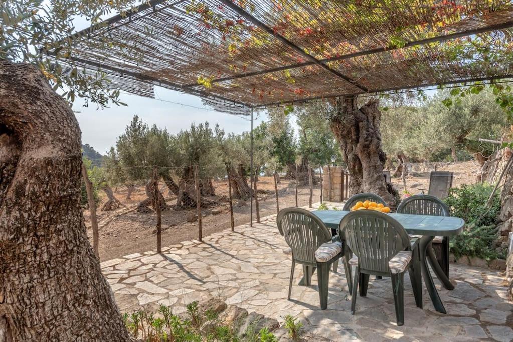 Vakantiehuis Semi-detached Sunny Country House, Near Gr221 *